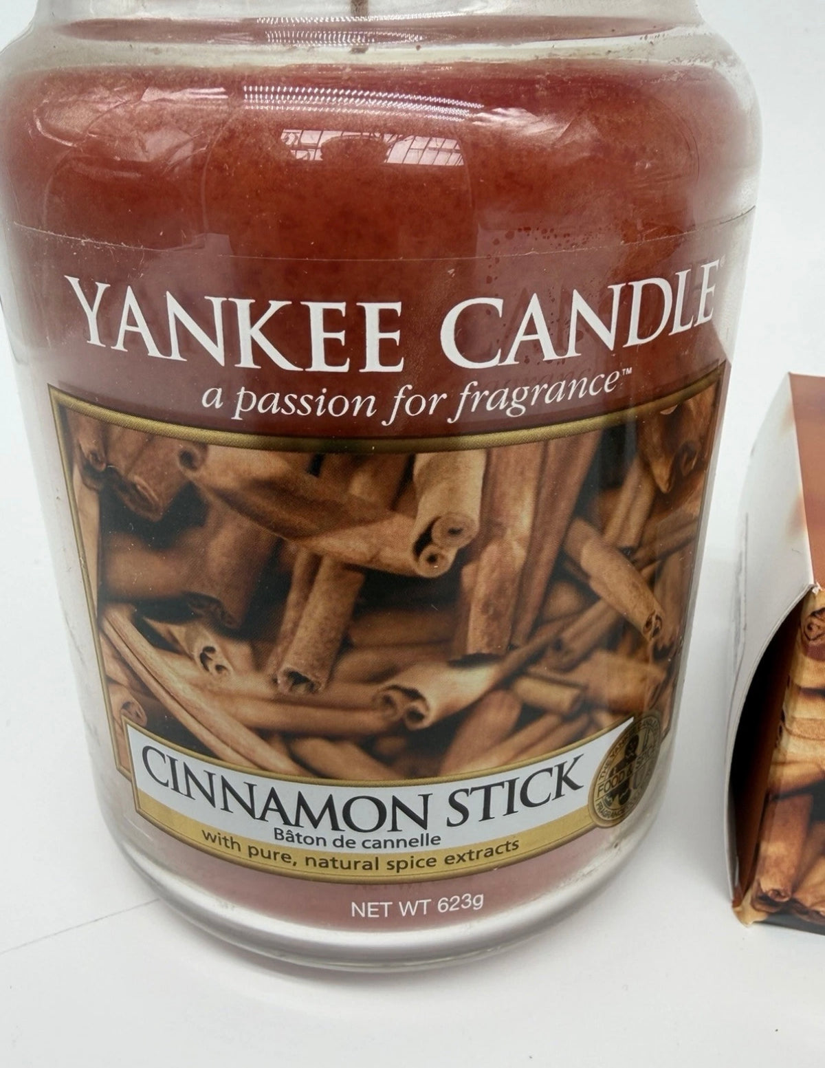 Yankee Candle Cinnamon Stick bundle featuring three jar candles and twelve tea lights, warm cinnamon scent for cozy home ambiance.