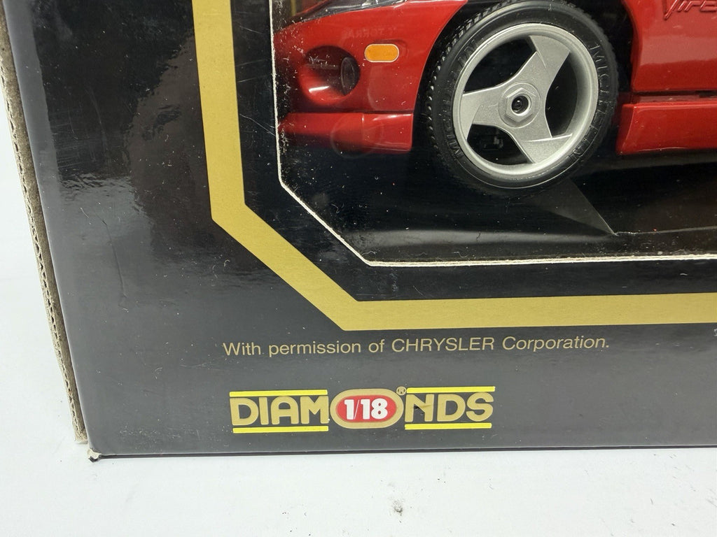 Bburago Diamonds 1:18 red Dodge Viper RT/10 1992 box front with Diamonds 1:18 logo and Chrysler permission line