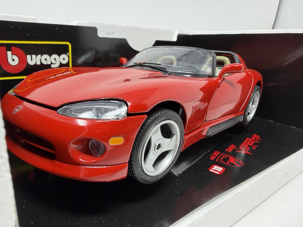 Bburago Diamonds 1:18 red Dodge Viper RT/10 1992, front three-quarter close-up of headlights and wheel