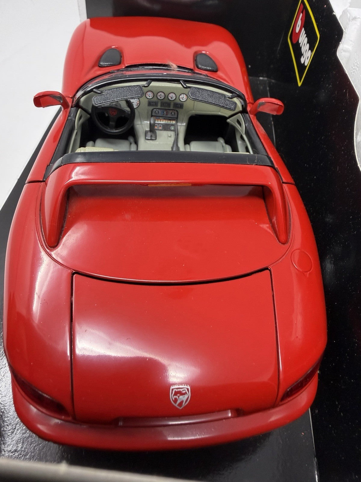 Bburago Diamonds 1:18 red Dodge Viper RT/10 1992, overhead rear view of roll bar and boot