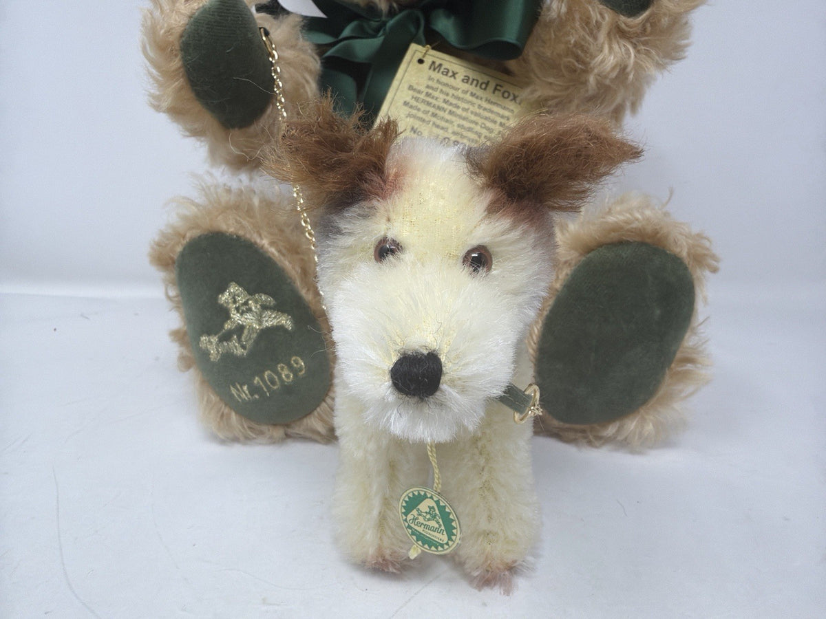 Hermann Coburg Max and Foxl mohair bear and dog, Foxl front view against Max's green foot pads