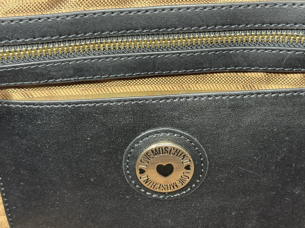 Love Moschino medallion and zip pocket inside the black quilted tote