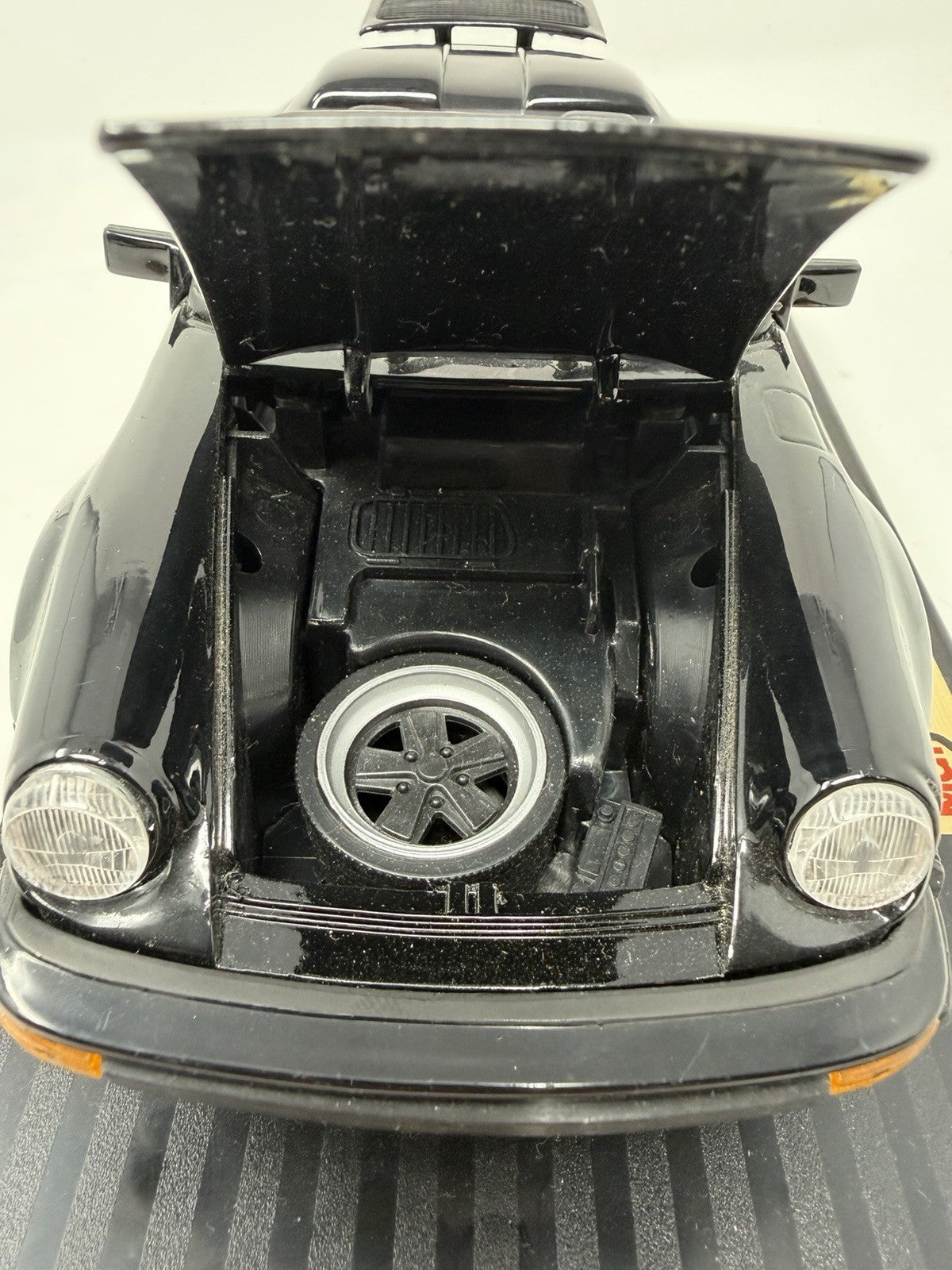 Maisto 1:18 Porsche 911 Carrera Speedster 1989 black die-cast model – photo 3 of 12