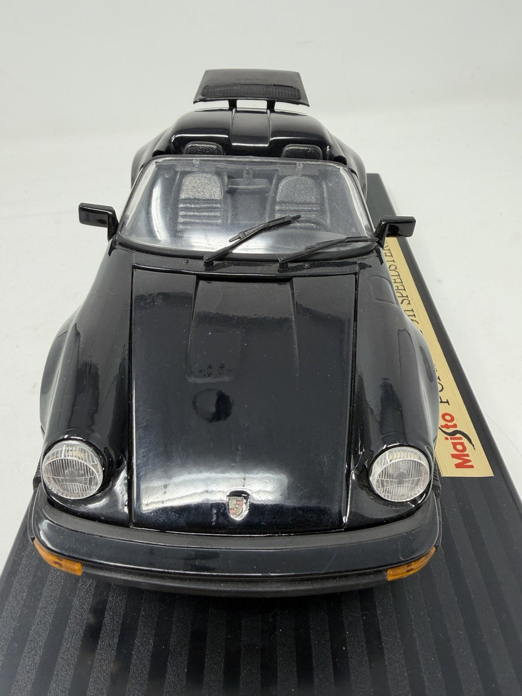 Maisto 1:18 Porsche 911 Carrera Speedster 1989 black die-cast model – photo 4 of 12
