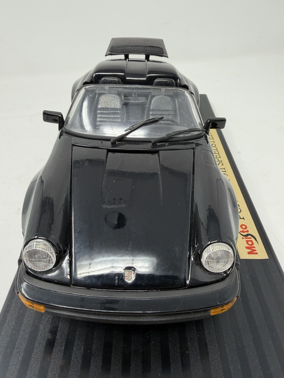 Maisto 1:18 Porsche 911 Carrera Speedster 1989 black die-cast model – photo 4 of 12