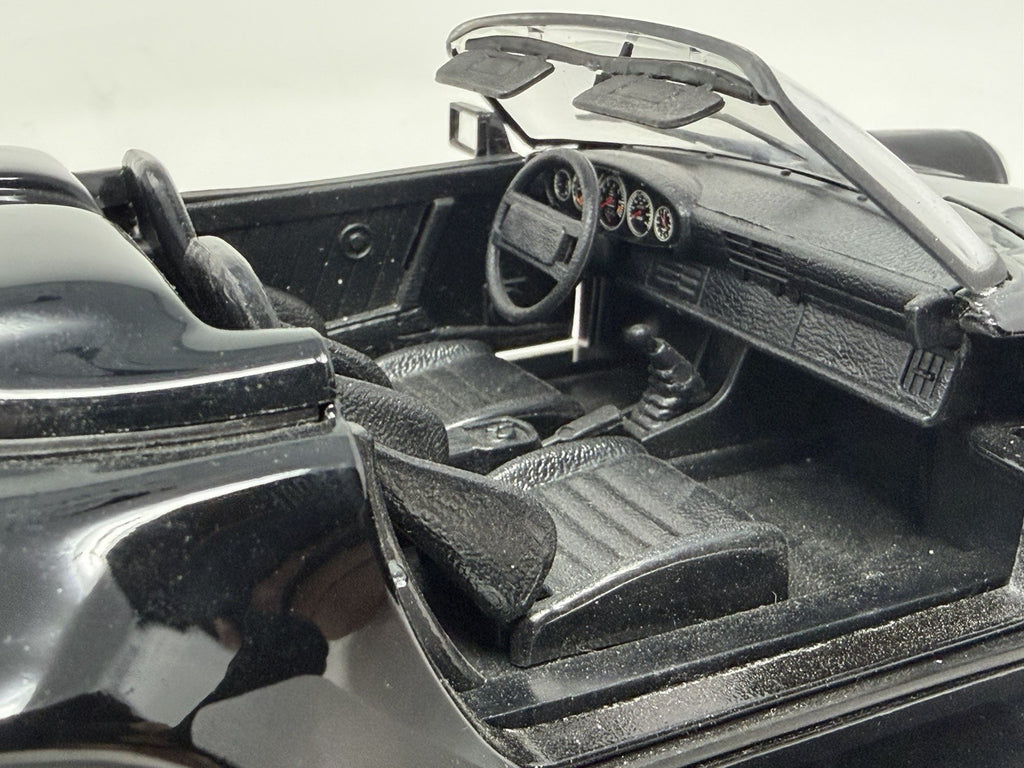 Maisto 1:18 Porsche 911 Carrera Speedster 1989 black die-cast model – photo 6 of 12