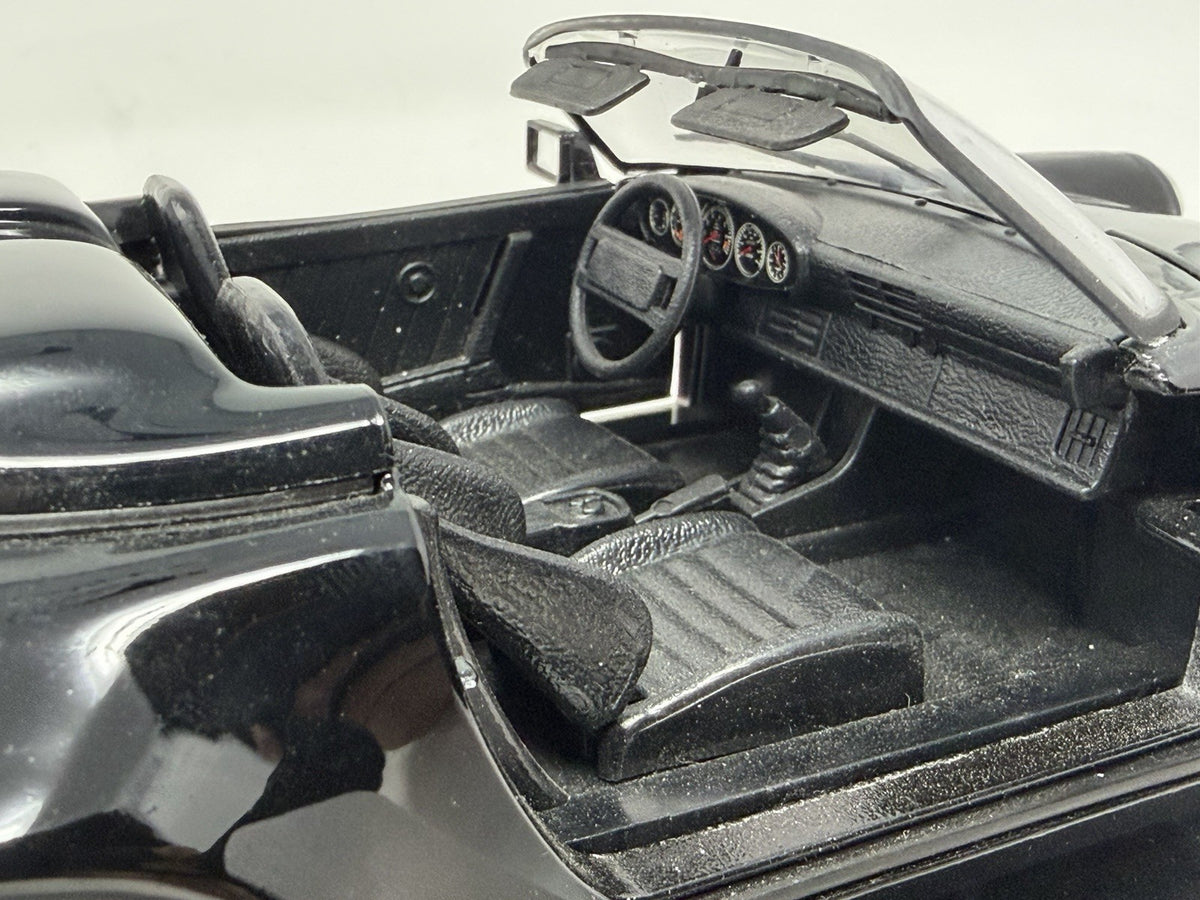 Maisto 1:18 Porsche 911 Carrera Speedster 1989 black die-cast model – photo 6 of 12