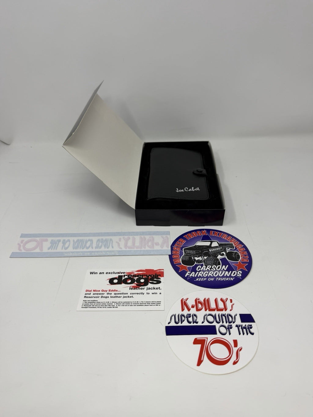 Reservoir Dogs Collector's Edition VHS box set, stickers, competition card and small black accessory box