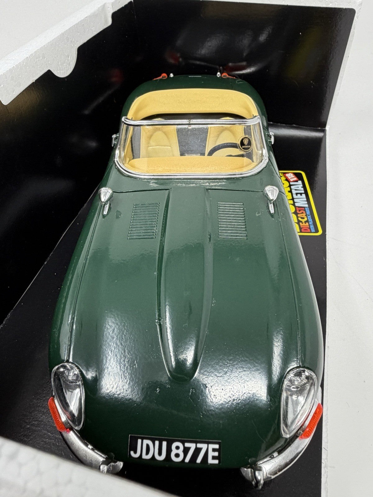 Bburago 1:18 green Jaguar E Cabriolet die-cast model – photo 14 of 22