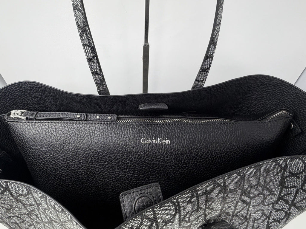 Calvin Klein CK monogram tote bag with black pebbled organiser pouch – photo 11 of 16