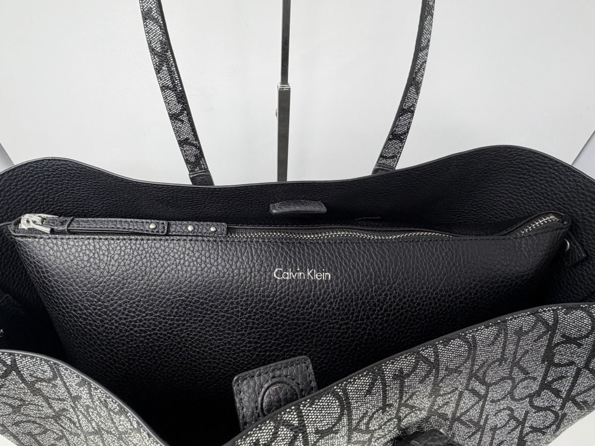 Calvin Klein CK monogram tote bag with black pebbled organiser pouch – photo 11 of 16