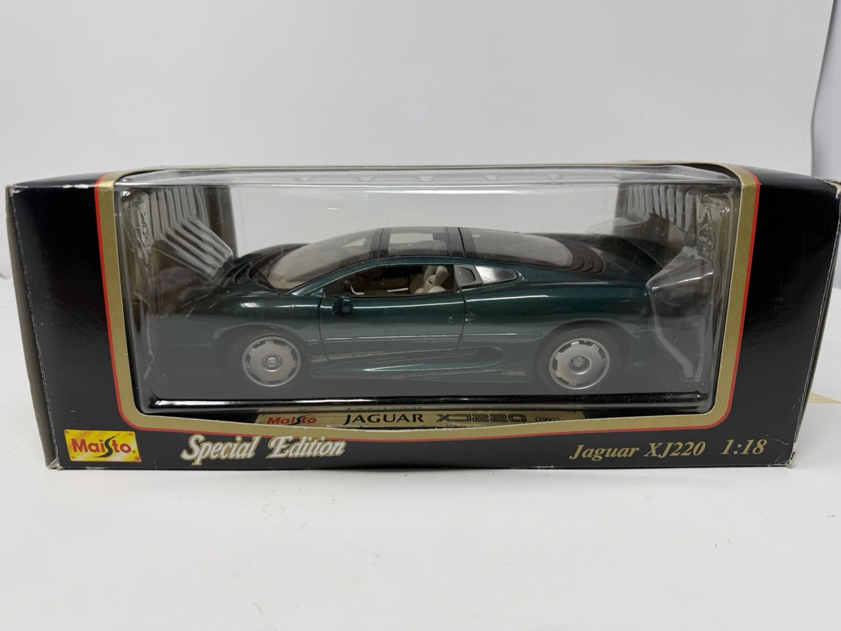 Maisto 1:18 British Racing Green Jaguar XJ220 die-cast model – photo 1 of 23