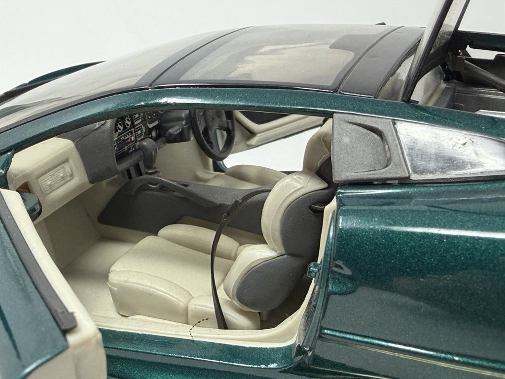 Maisto 1:18 British Racing Green Jaguar XJ220 die-cast model – photo 18 of 23