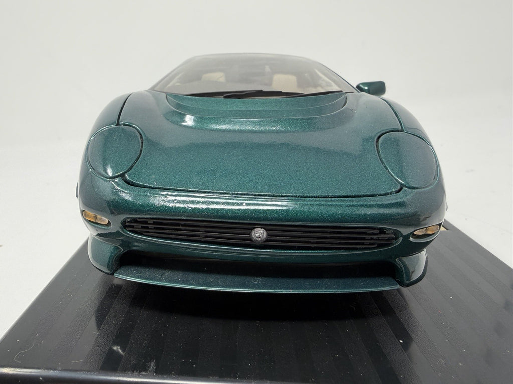 Maisto 1:18 British Racing Green Jaguar XJ220 die-cast model – photo 10 of 23