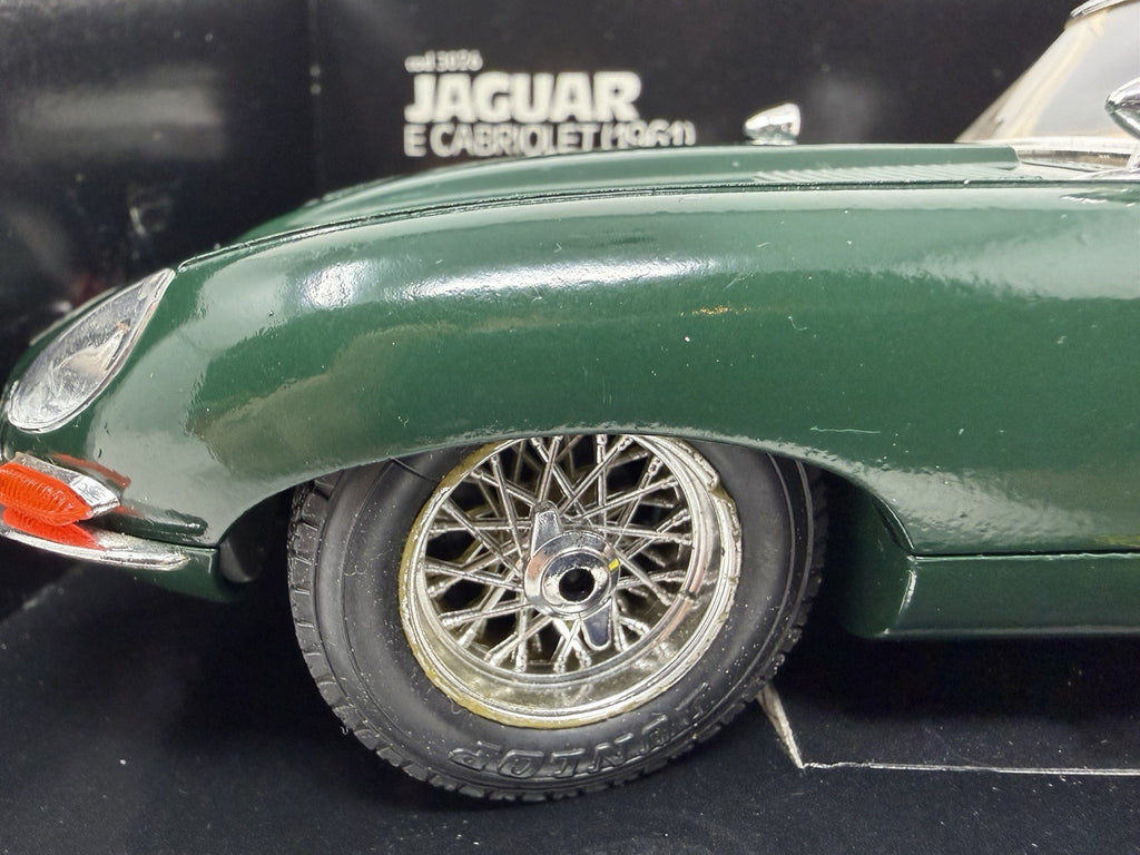 Bburago 1:18 green Jaguar E Cabriolet die-cast model – photo 5 of 22