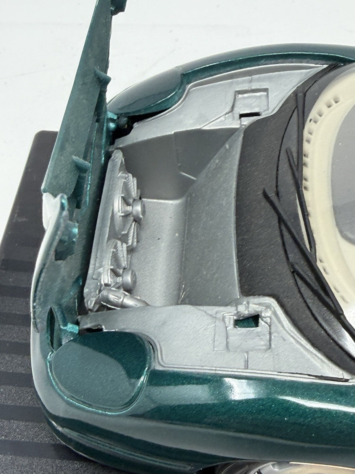 Maisto 1:18 British Racing Green Jaguar XJ220 die-cast model – photo 19 of 23