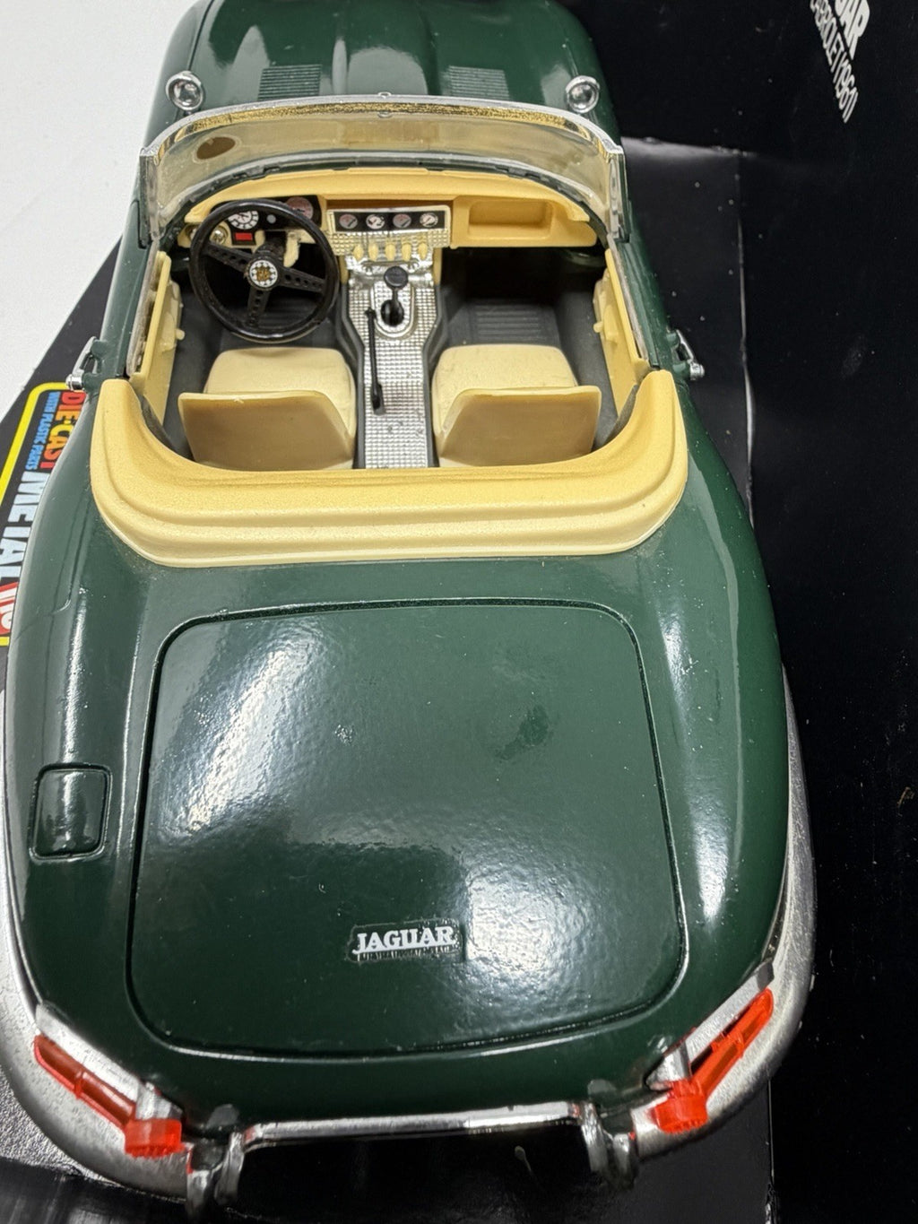 Bburago 1:18 green Jaguar E Cabriolet die-cast model – photo 15 of 22