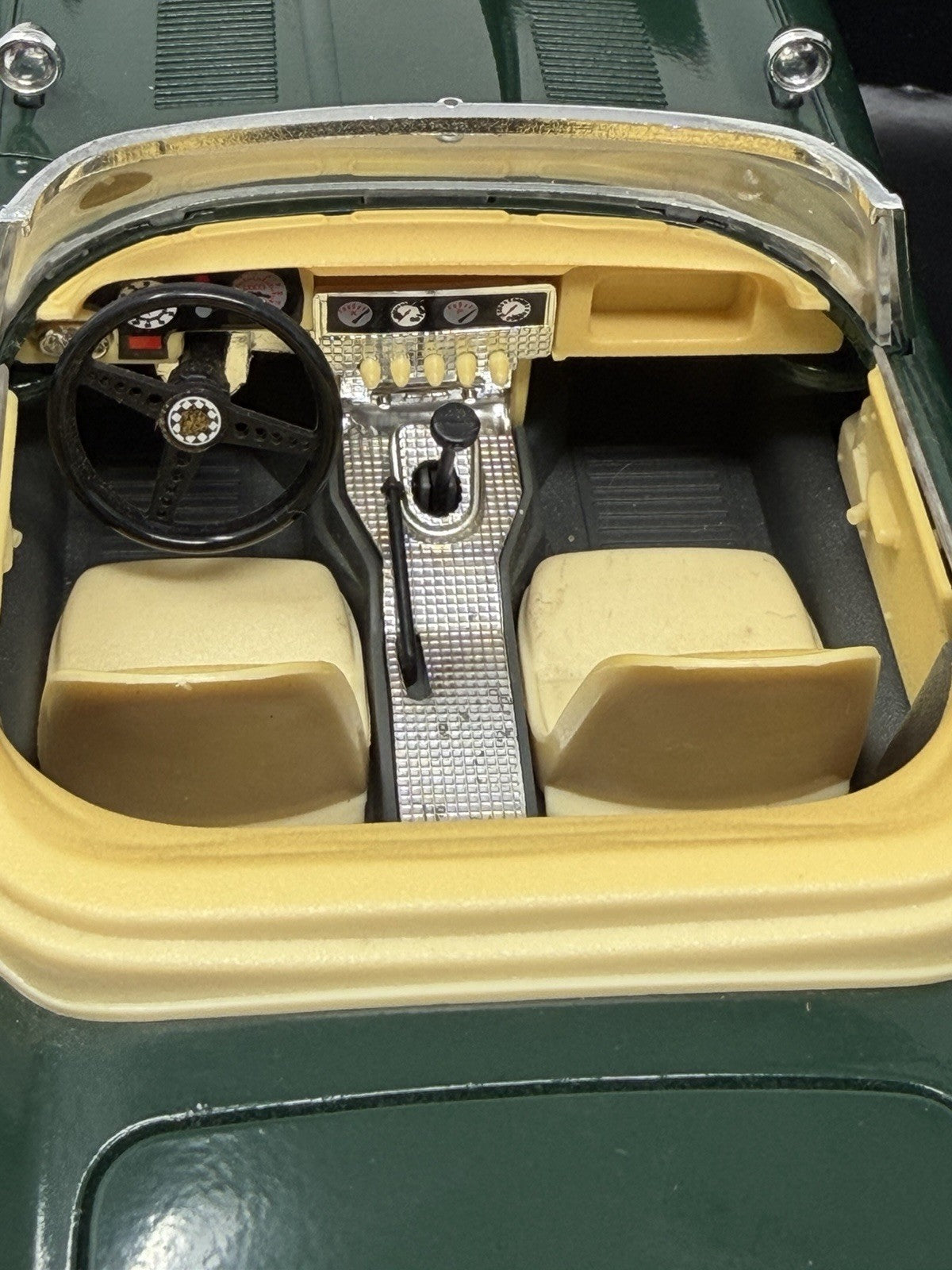 Bburago 1:18 green Jaguar E Cabriolet die-cast model – photo 16 of 22