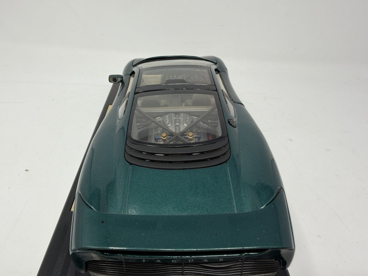 Maisto 1:18 British Racing Green Jaguar XJ220 die-cast model – photo 16 of 23