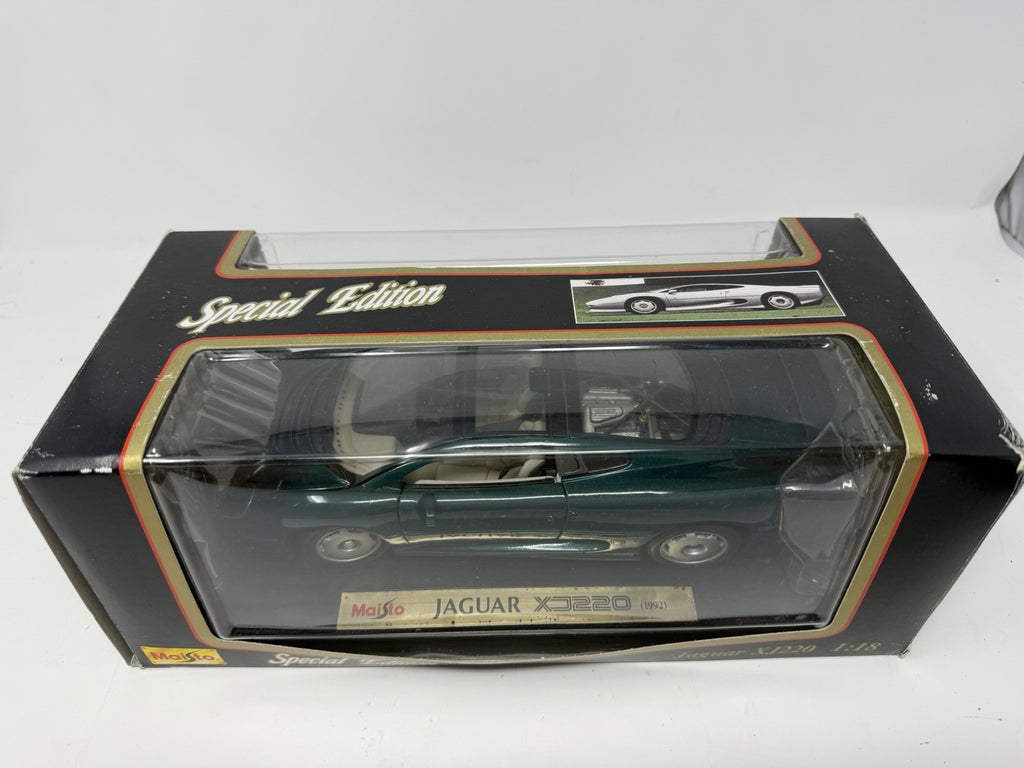 Maisto 1:18 British Racing Green Jaguar XJ220 die-cast model – photo 3 of 23