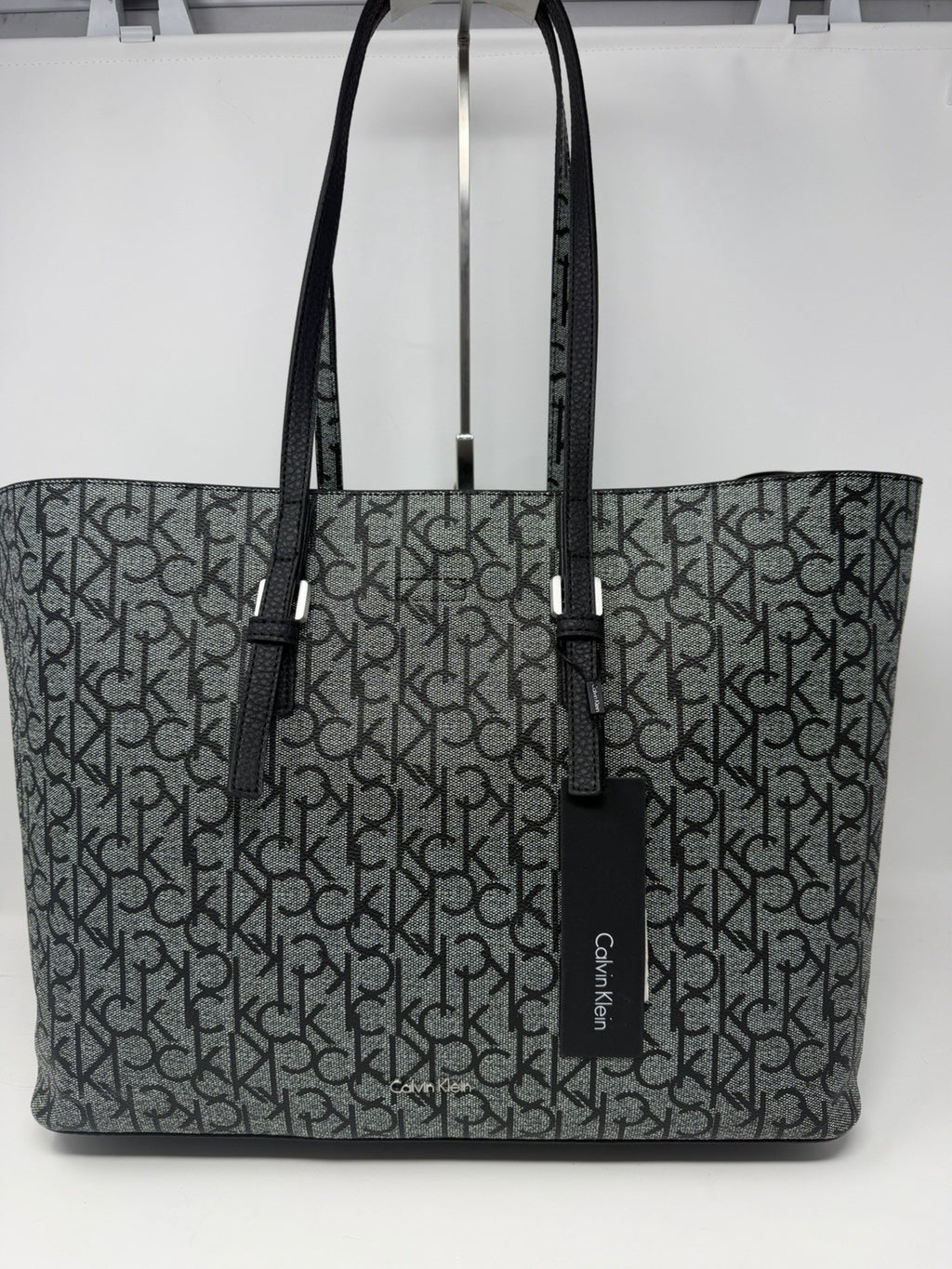 Calvin Klein CK monogram tote bag with black pebbled organiser pouch – photo 4 of 16