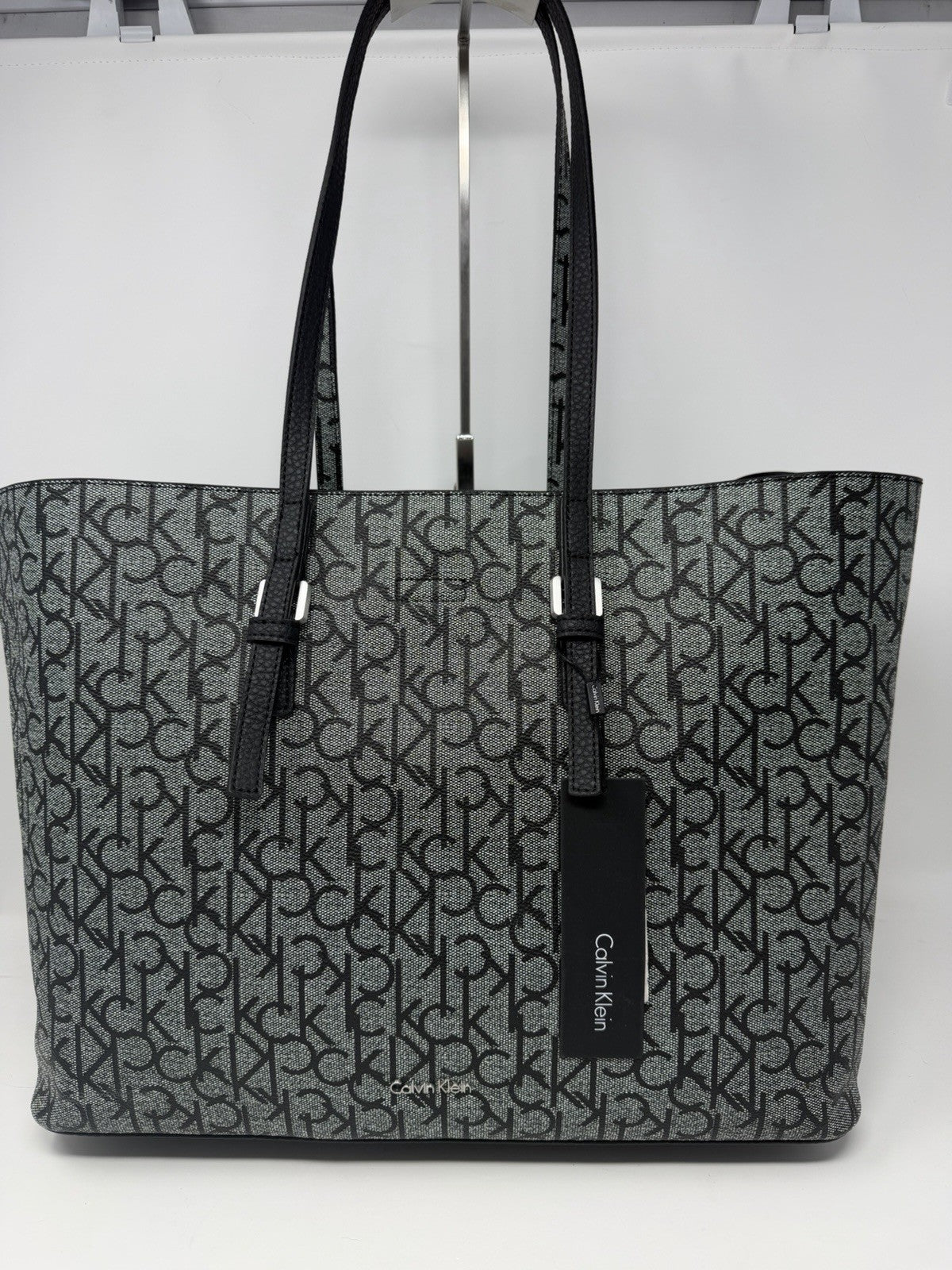Calvin Klein CK monogram tote bag with black pebbled organiser pouch – photo 4 of 16