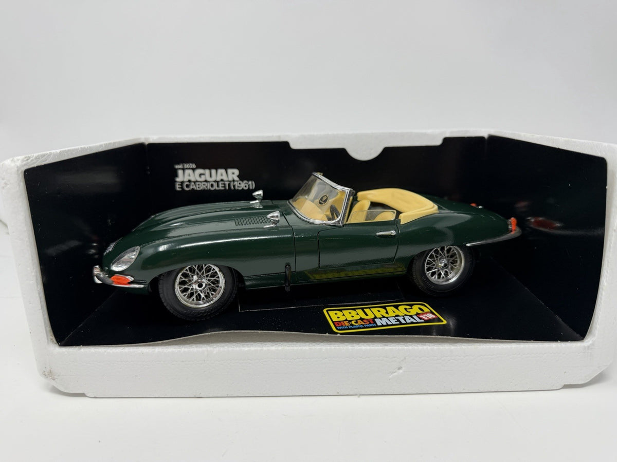 Bburago 1:18 green Jaguar E Cabriolet die-cast model – photo 3 of 22