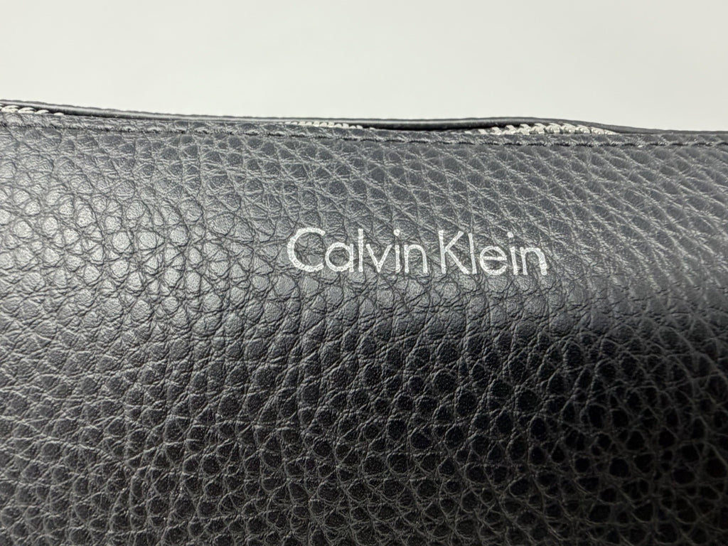 Calvin Klein CK monogram tote bag with black pebbled organiser pouch – photo 13 of 16