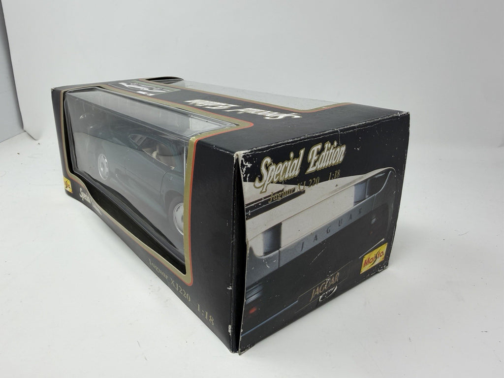 Maisto 1:18 British Racing Green Jaguar XJ220 die-cast model – photo 4 of 23