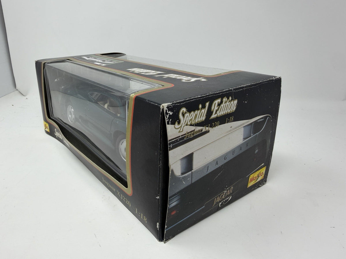 Maisto 1:18 British Racing Green Jaguar XJ220 die-cast model – photo 4 of 23