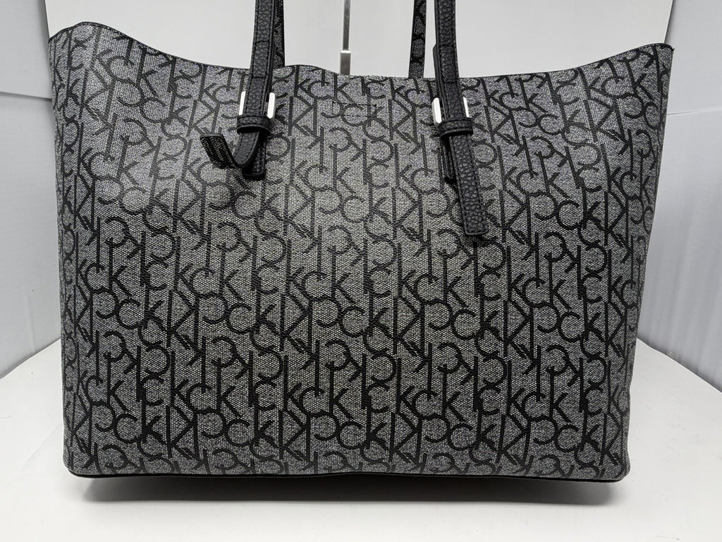 Calvin Klein CK monogram tote bag with black pebbled organiser pouch – photo 10 of 16