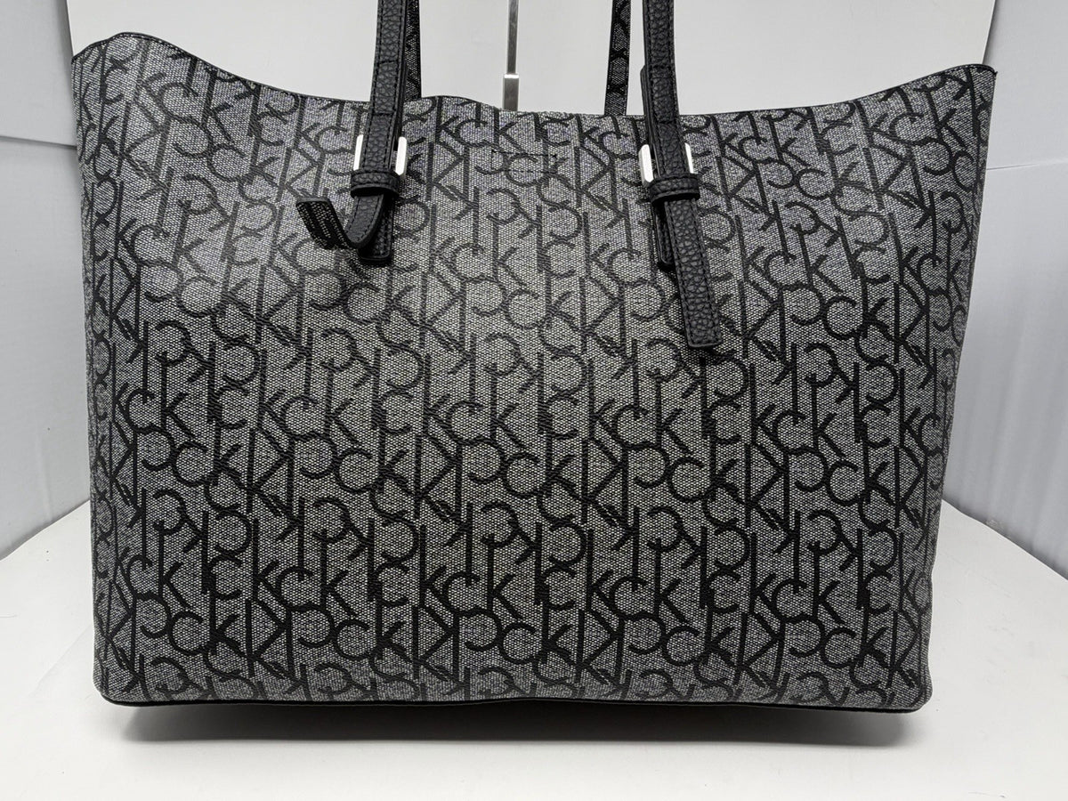 Calvin Klein CK monogram tote bag with black pebbled organiser pouch – photo 10 of 16