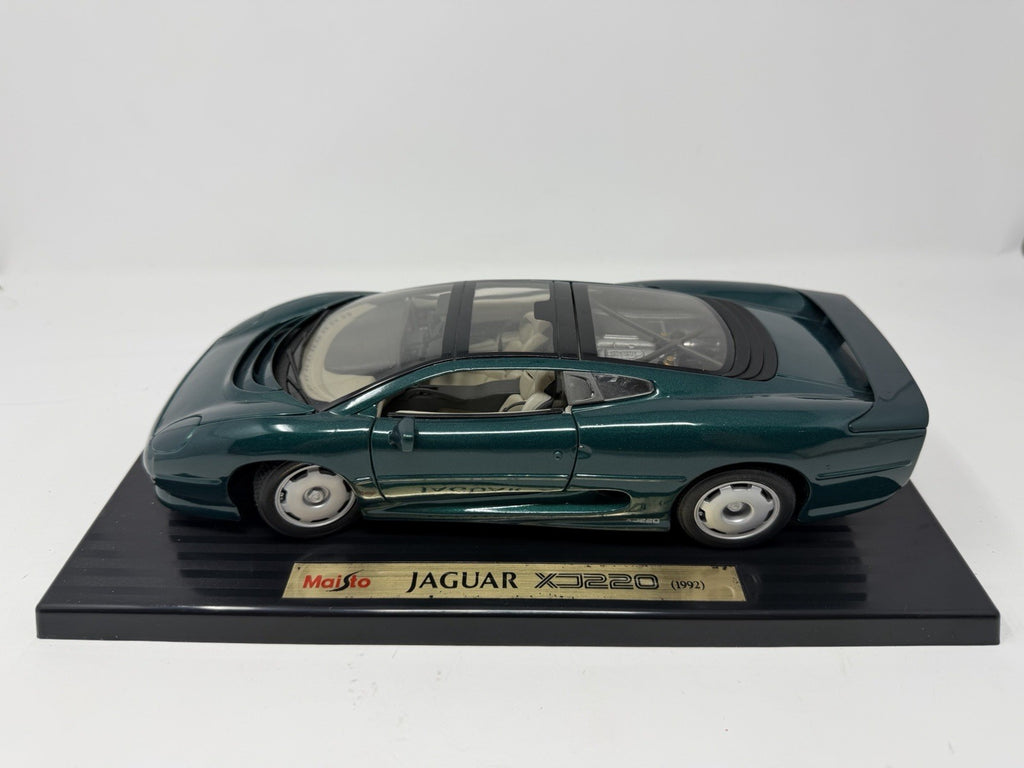 Maisto 1:18 British Racing Green Jaguar XJ220 die-cast model – photo 2 of 23