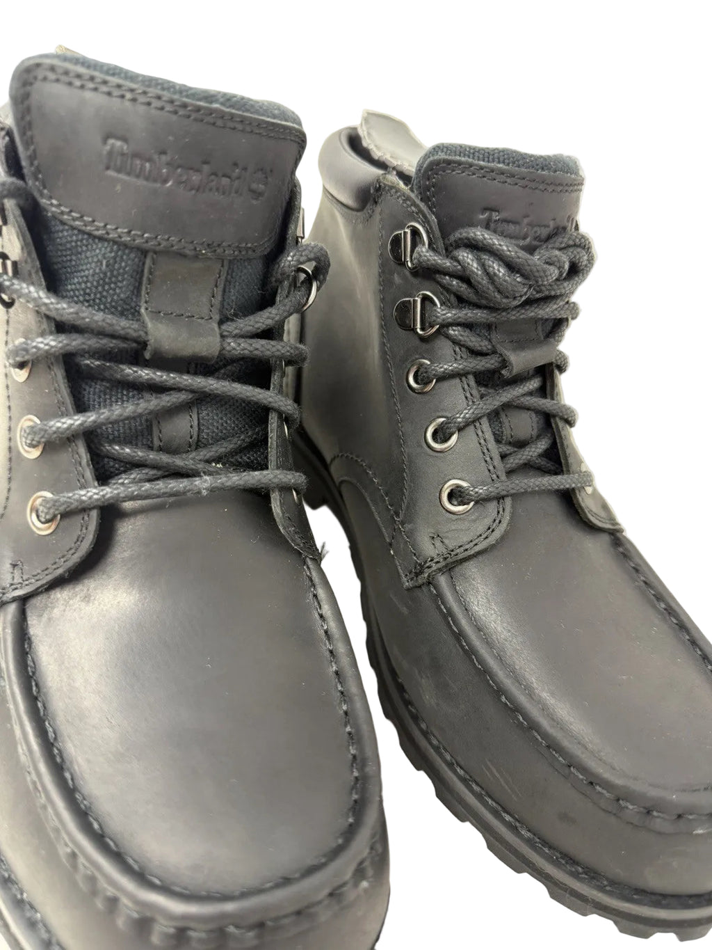 Timberland Earthkeepers black leather chukka boots for men, UK 8.5, EU 43, with visible scuffs and damaged box.