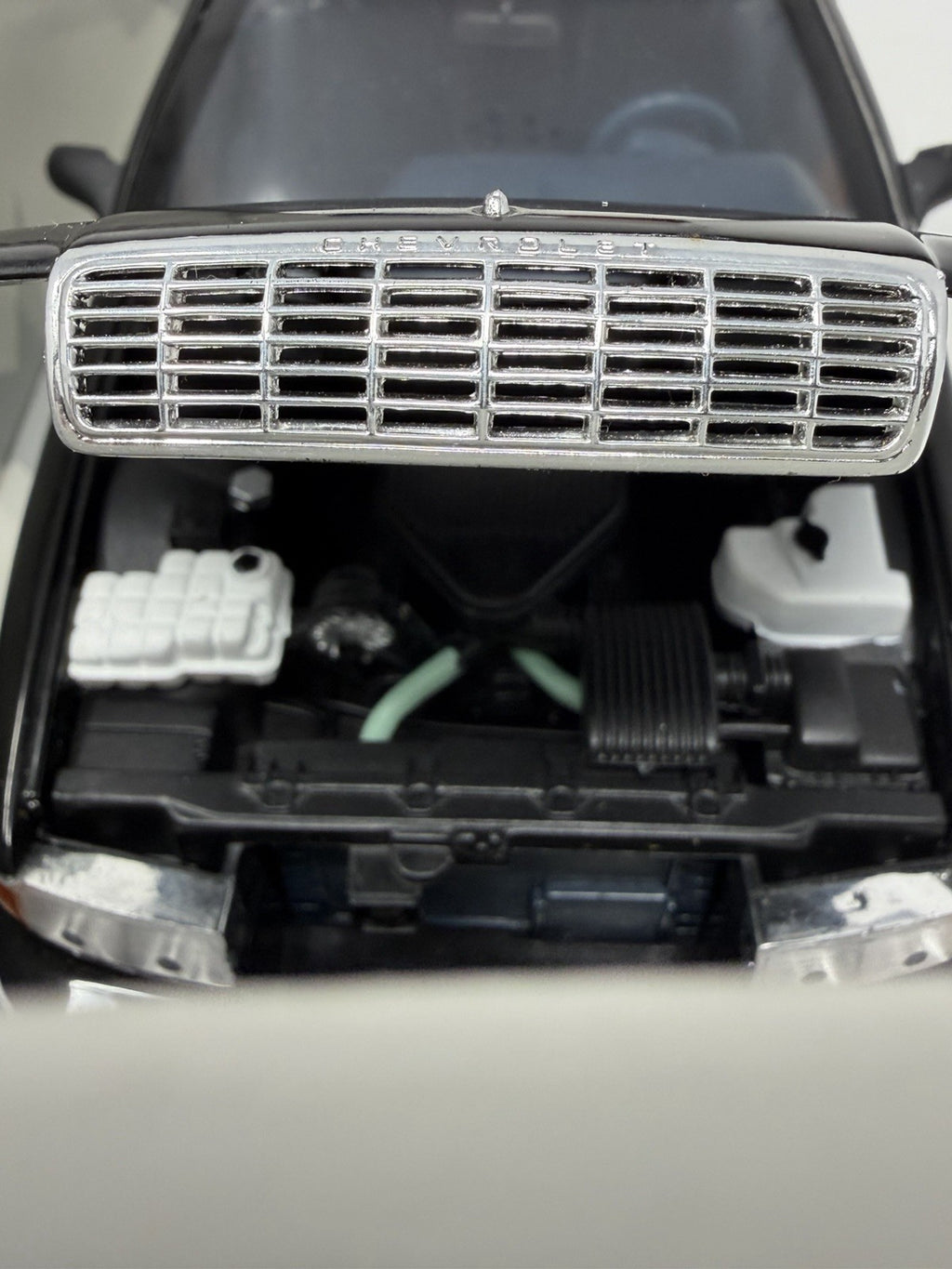 UT Models 1:18 Chevrolet Caprice Brea Police, open bonnet with chrome grille and engine bay from the front