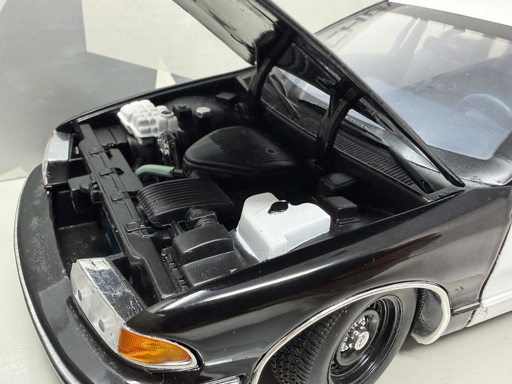 UT Models 1:18 Chevrolet Caprice Brea Police, open bonnet showing the detailed engine bay