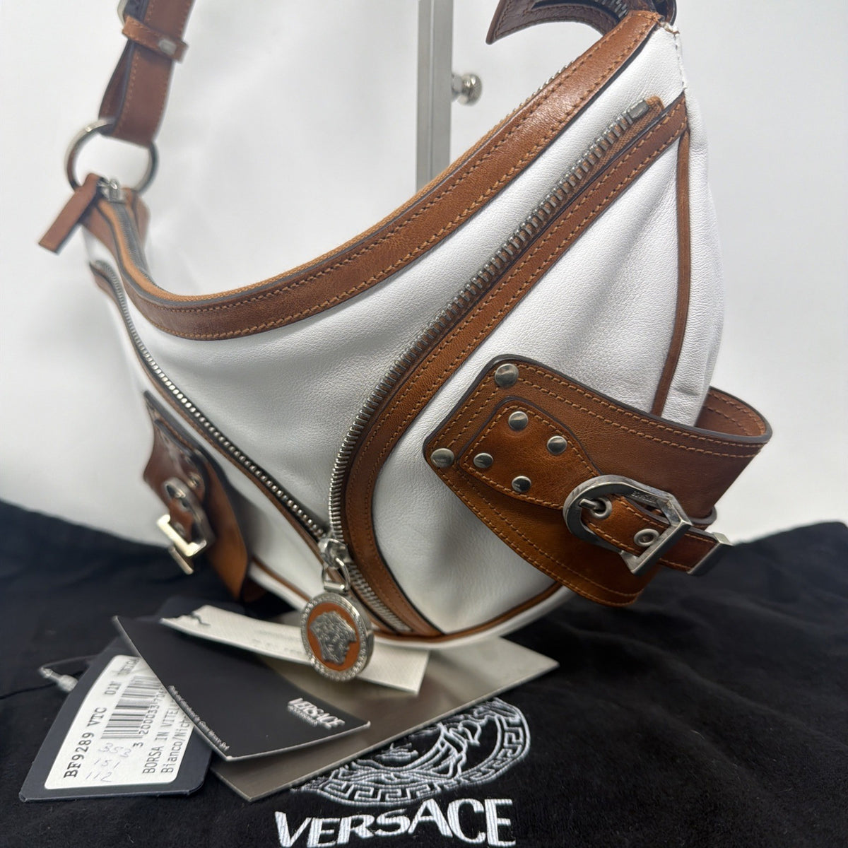 Versace Y2K white and tan leather shoulder bag with Medusa zip charm – photo 12 of 24