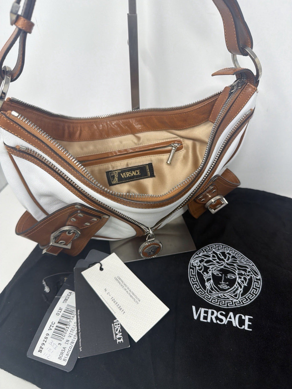 Versace Y2K white and tan leather shoulder bag with Medusa zip charm – photo 2 of 24