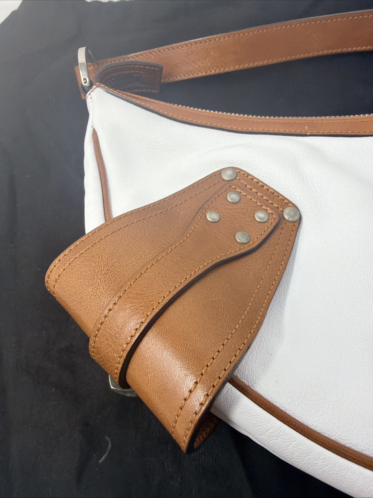 Versace Y2K white and tan leather shoulder bag with Medusa zip charm – photo 21 of 24
