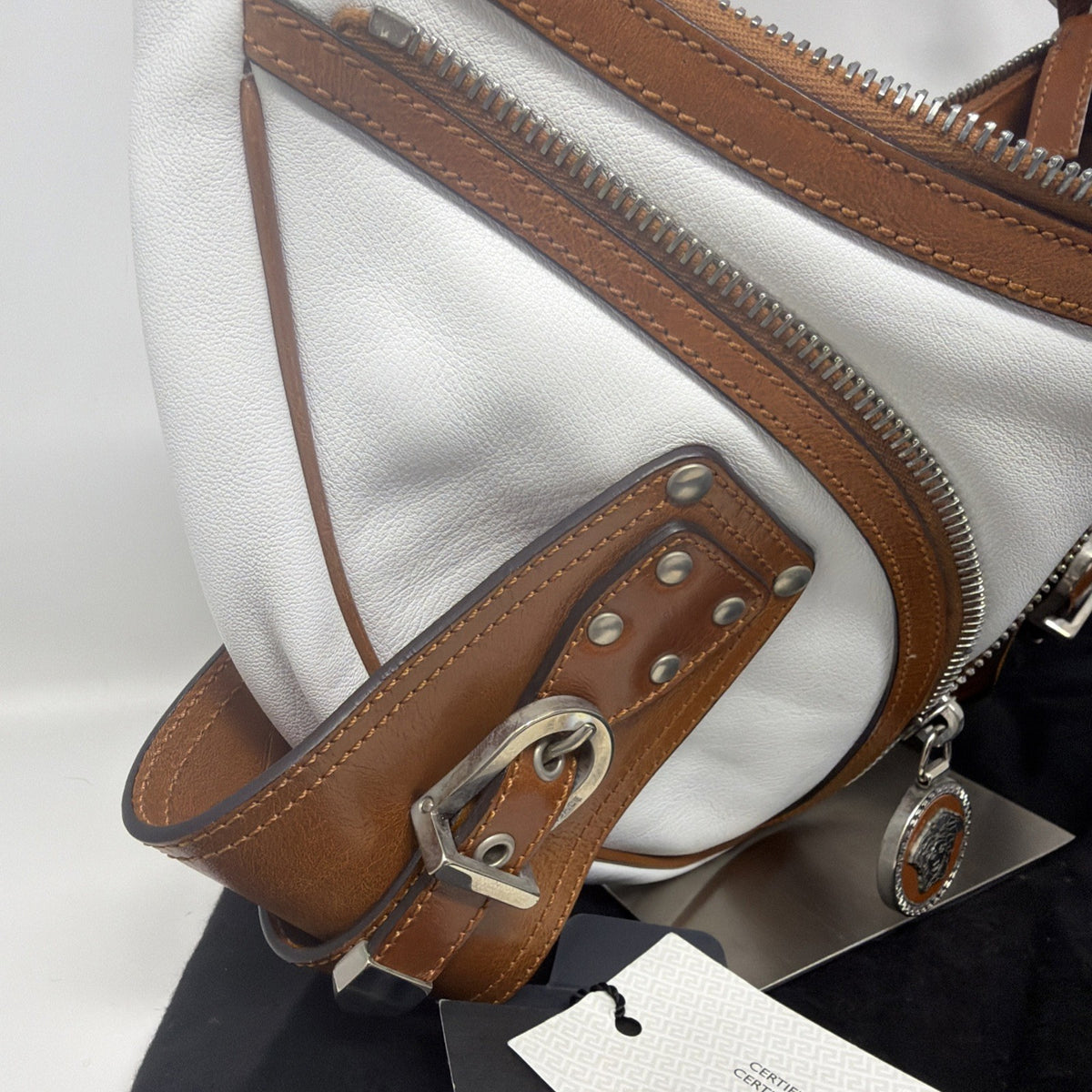 Versace Y2K white and tan leather shoulder bag with Medusa zip charm – photo 9 of 24